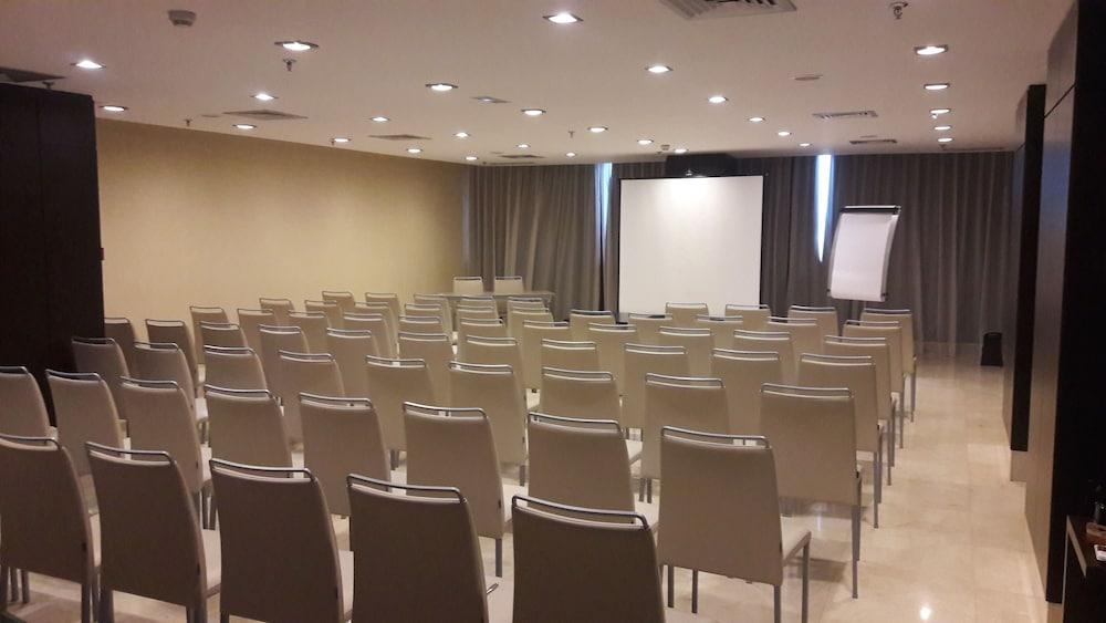 แอลซีบี โฮเต็ล ฟูเอนลาบราดา ใหม่ Hotel ภายนอก รูปภาพ